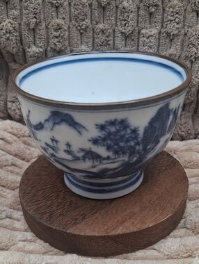 Vintage Japanese Imari-style Rice Bowl with Beautiful Landscape Design  1950's